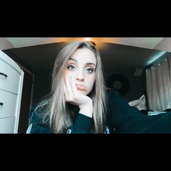 Meet your Posher, Hannah - Picture 1 of 1